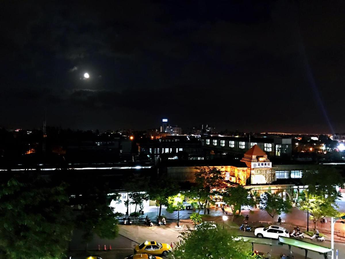 One Night Hostel Yilan Екстериор снимка